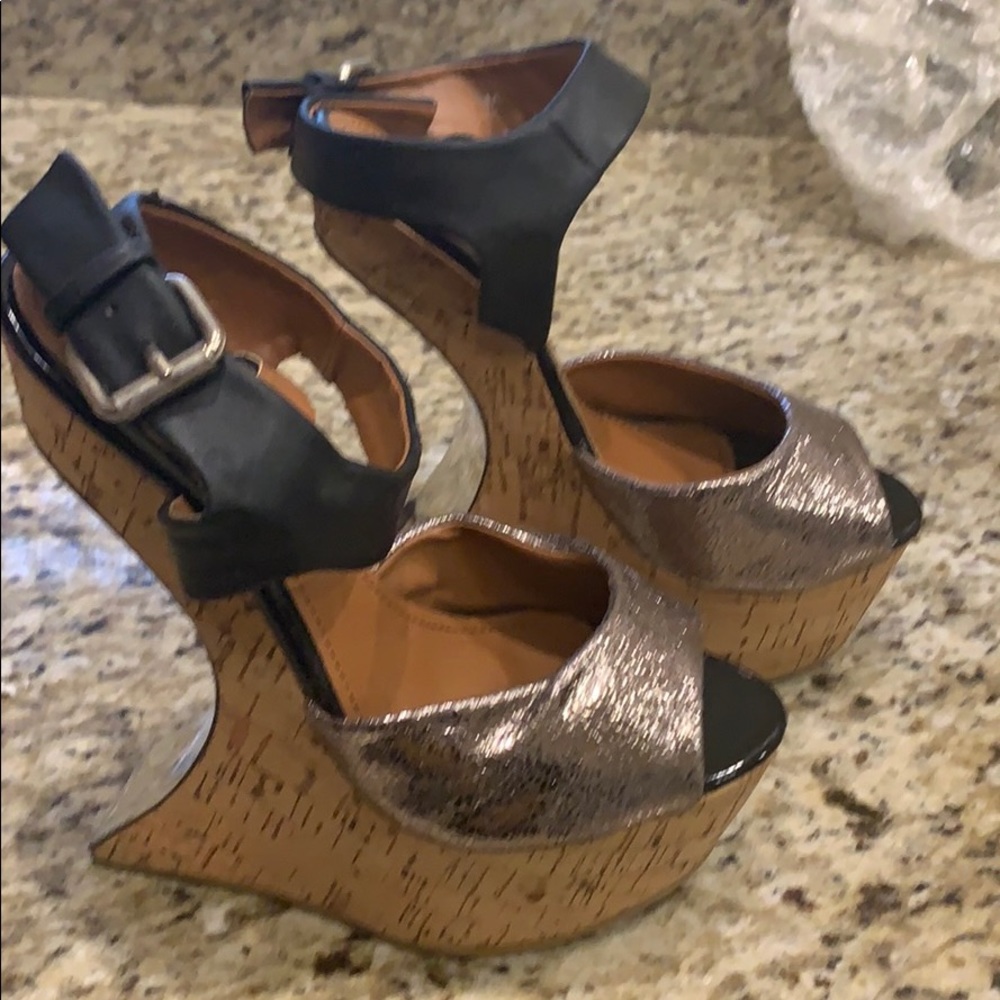 SCENE wedge shoes lightly used sz 7